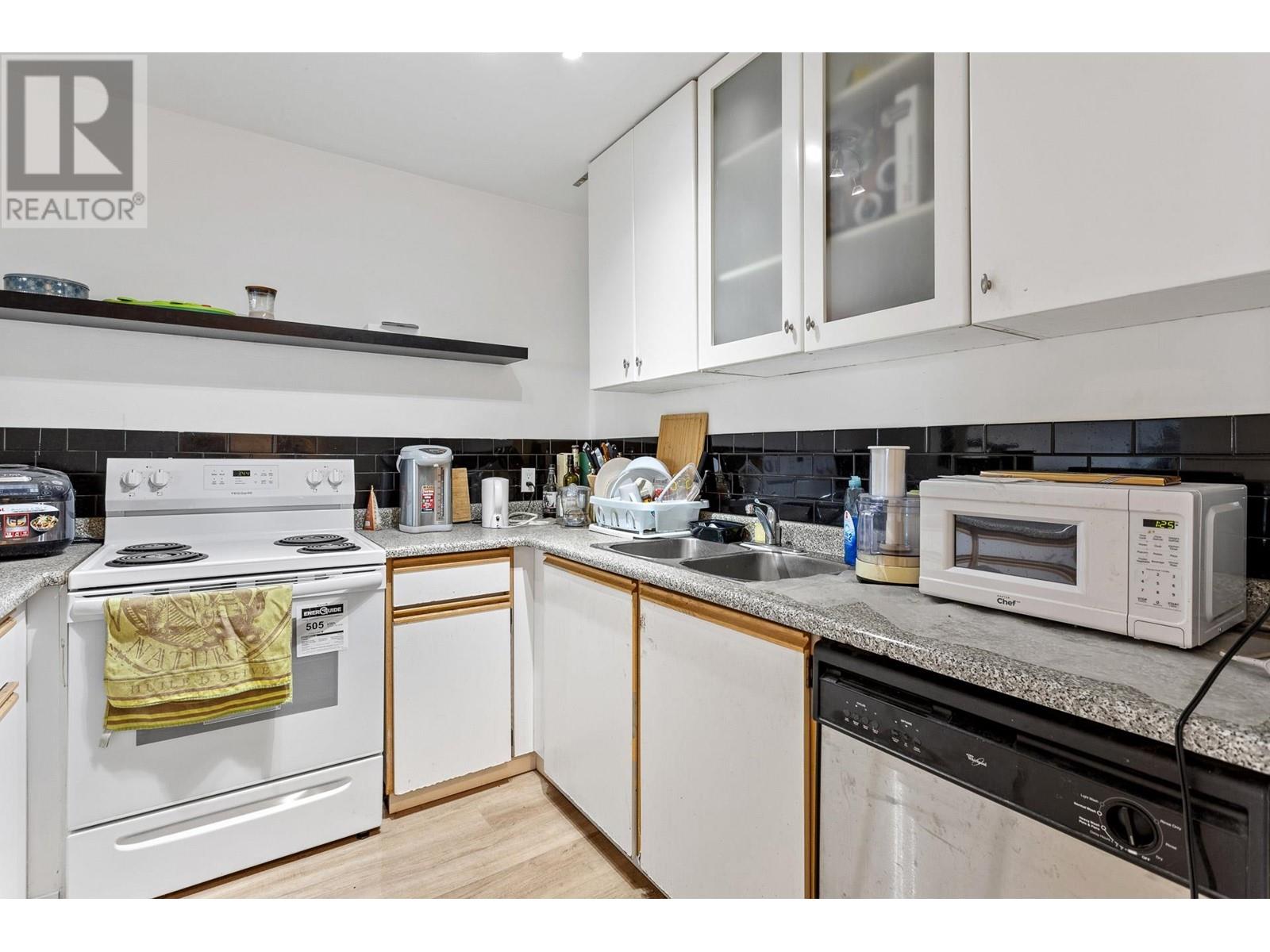 208 918 Roderick Avenue, Coquitlam, British Columbia  V3K 1R1 - Photo 10 - R2959475