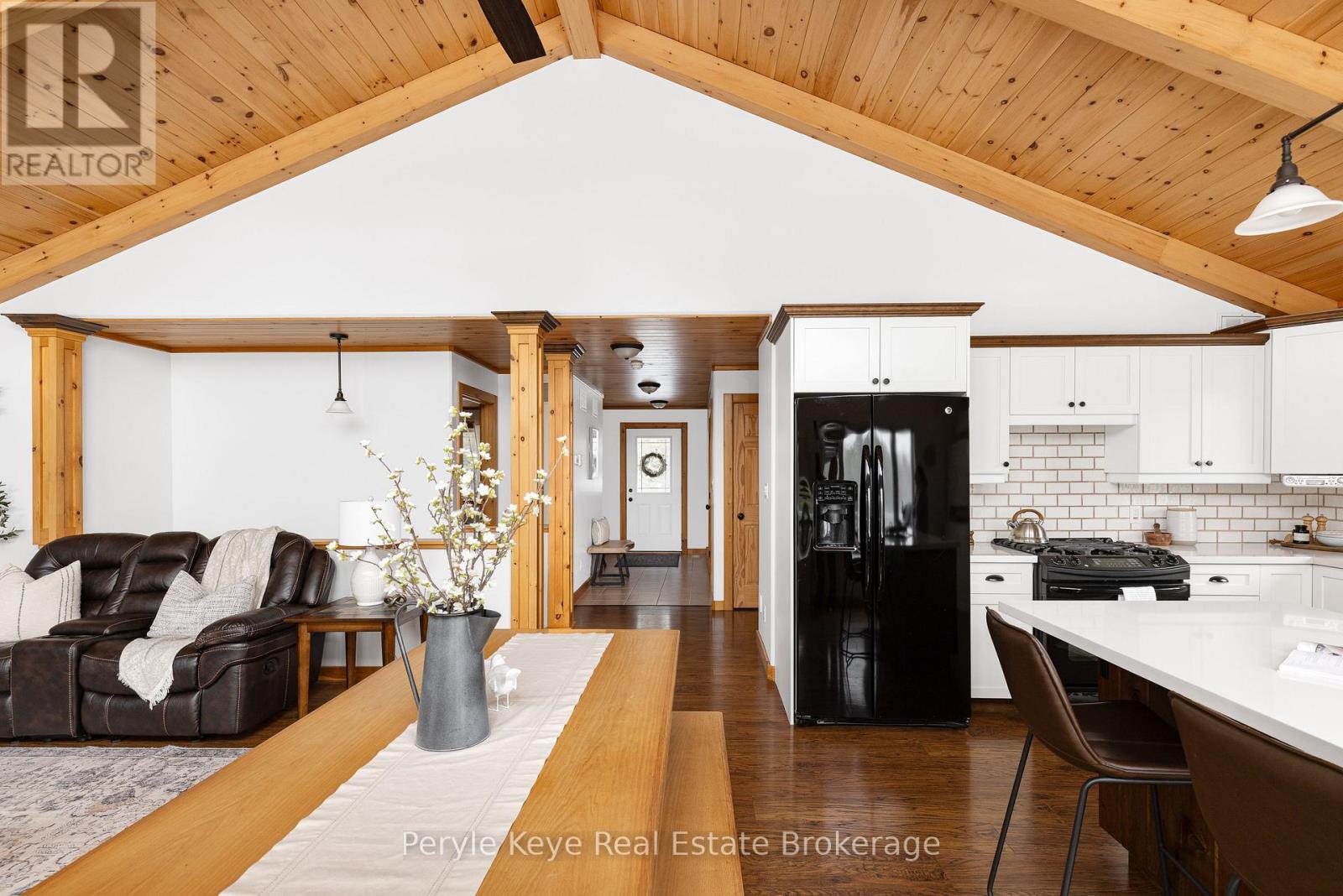 605 Ravenscliffe Road, Huntsville, Ontario  P1H 1N5 - Photo 16 - X12065380