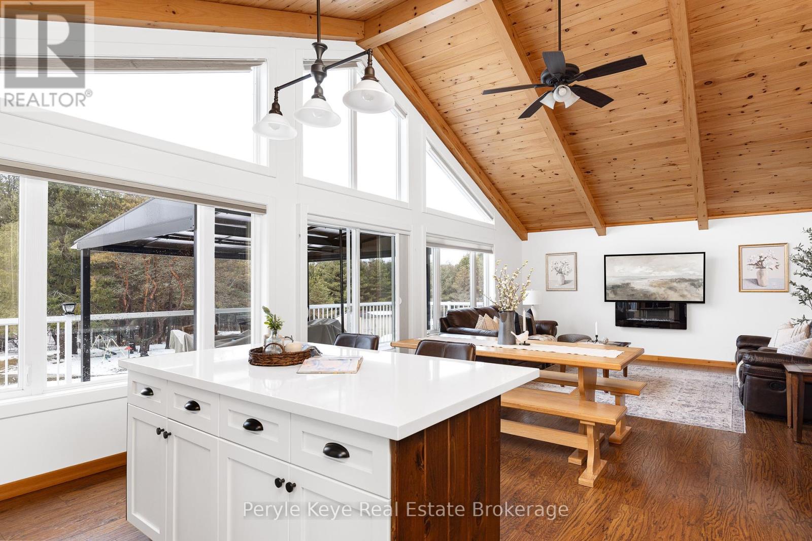 605 Ravenscliffe Road, Huntsville, Ontario  P1H 1N5 - Photo 2 - X12065380