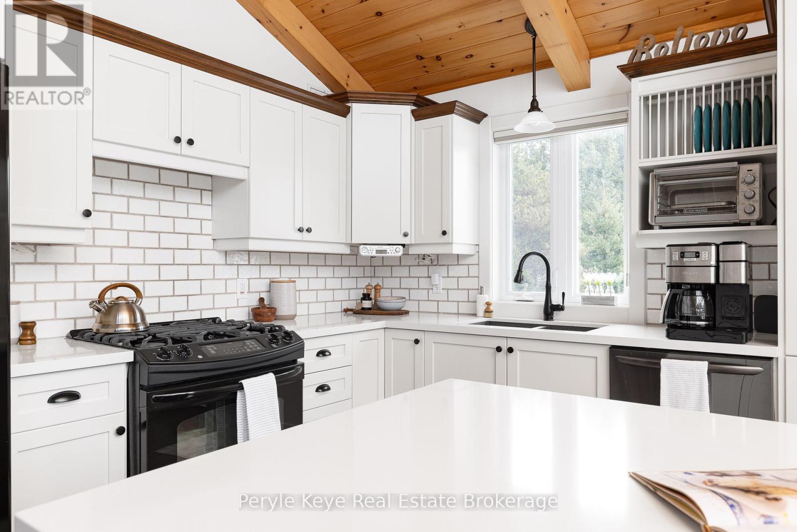 605 Ravenscliffe Road, Huntsville, Ontario  P1H 1N5 - Photo 26 - X12065380