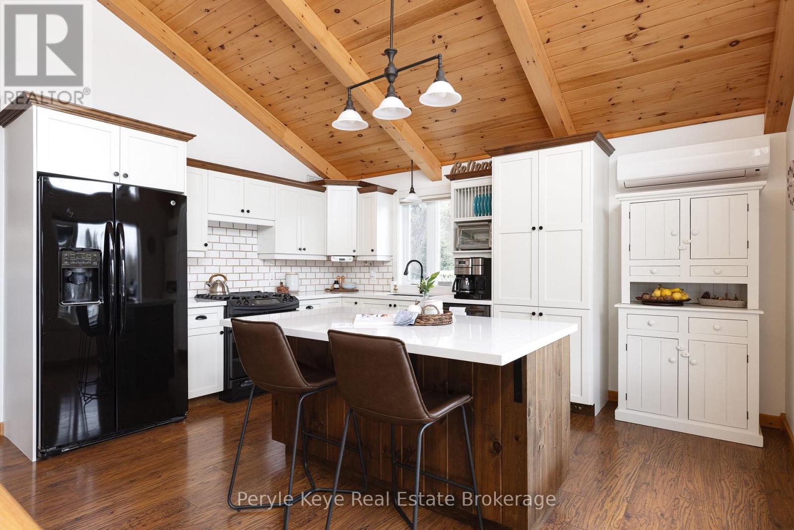 605 Ravenscliffe Road, Huntsville, Ontario  P1H 1N5 - Photo 3 - X12065380