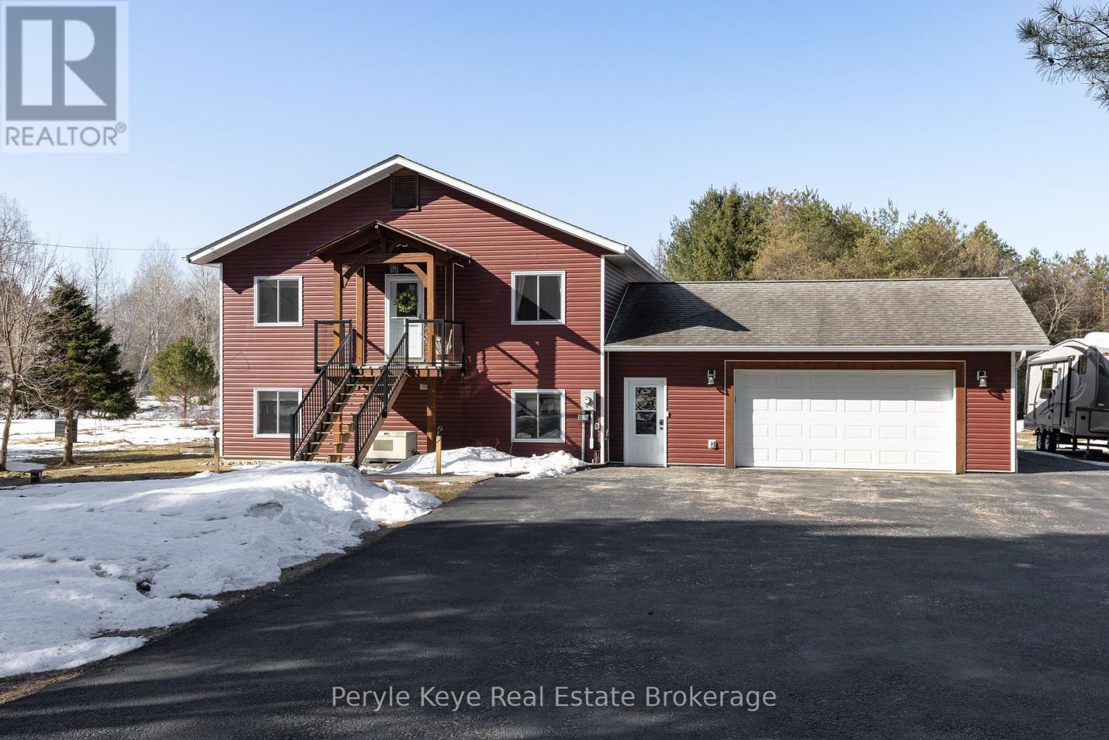 605 Ravenscliffe Road, Huntsville, Ontario  P1H 1N5 - Photo 4 - X12065380