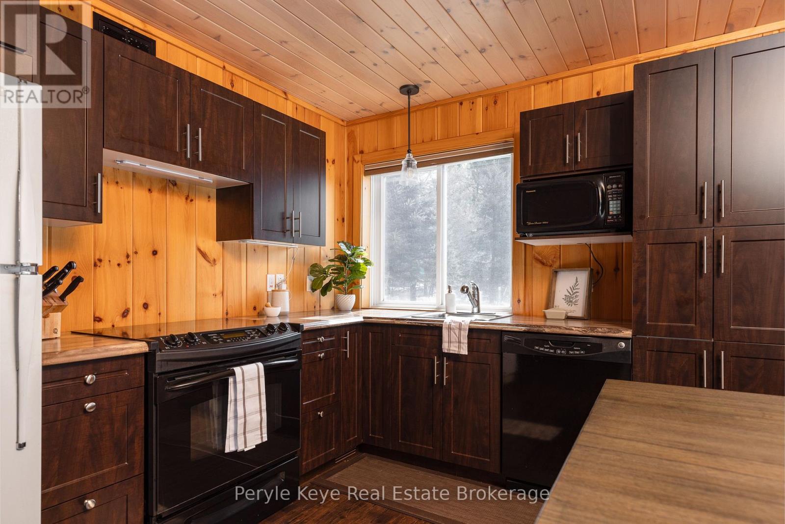 605 Ravenscliffe Road, Huntsville, Ontario  P1H 1N5 - Photo 41 - X12065380