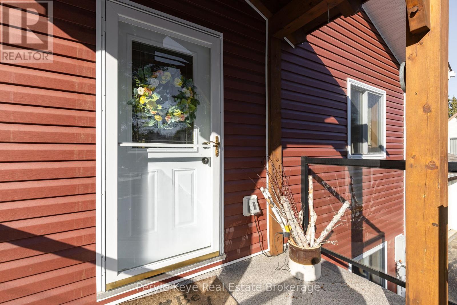 605 Ravenscliffe Road, Huntsville, Ontario  P1H 1N5 - Photo 5 - X12065380