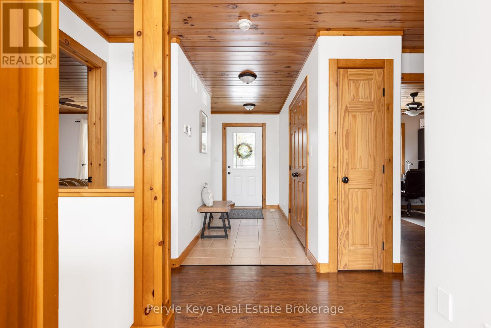 605 Ravenscliffe Road, Huntsville, Ontario  P1H 1N5 - Photo 6 - X12065380