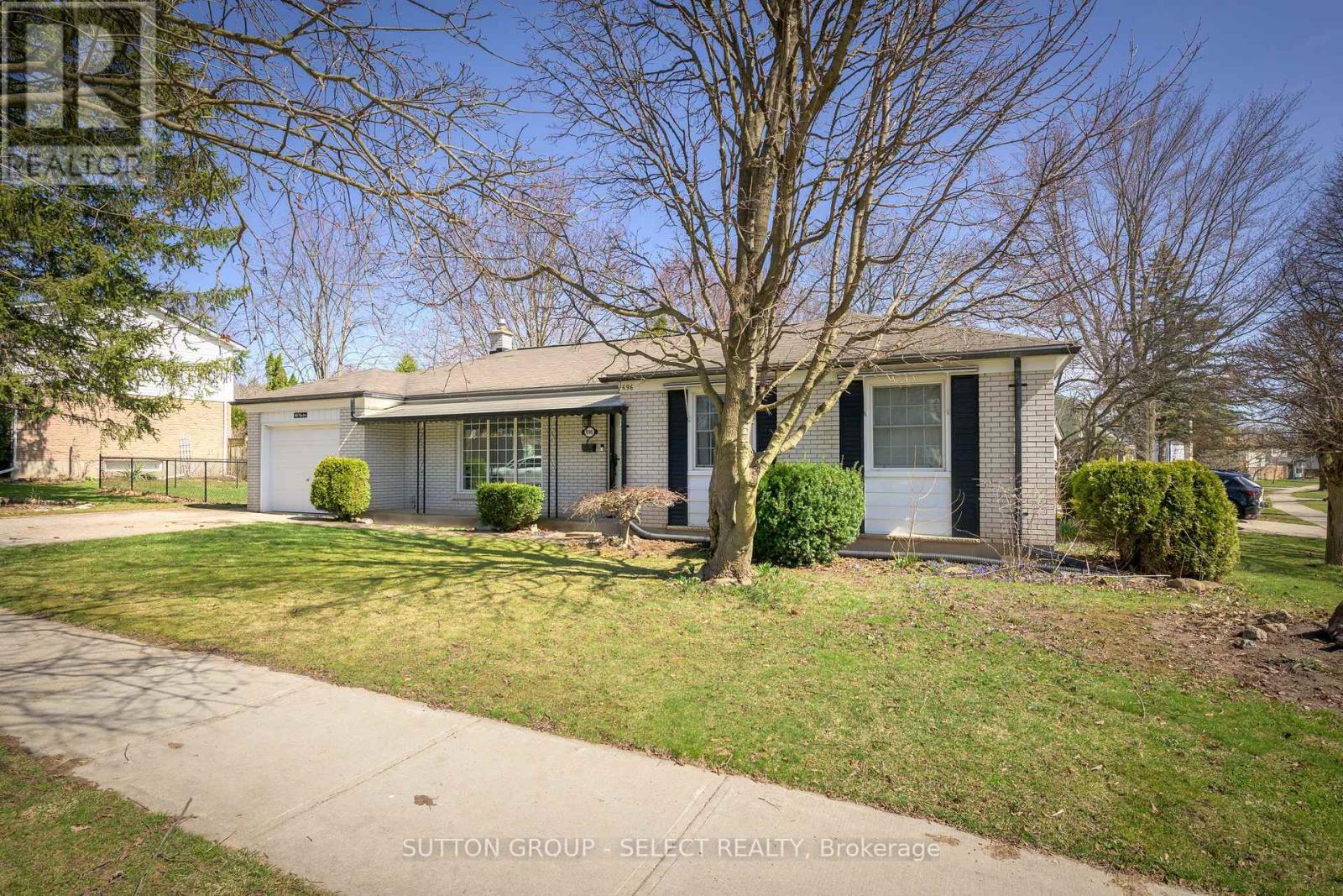 Photo 2 of 35 for 696 Village Green Avenue