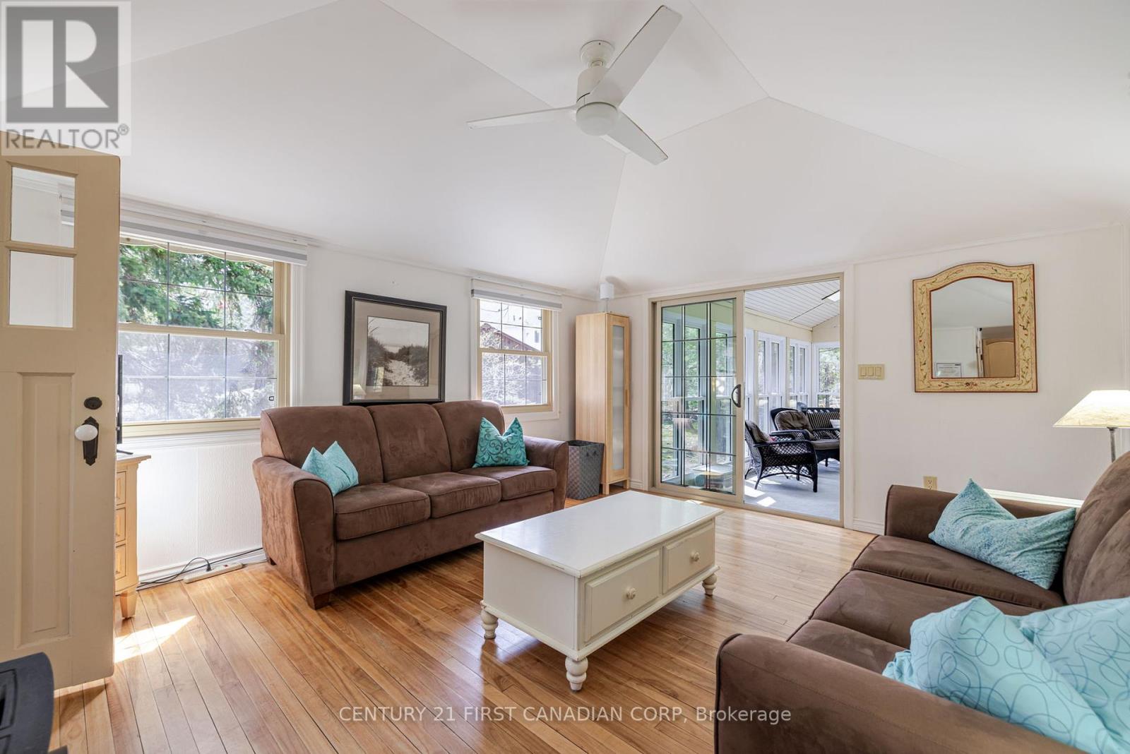 47 Heaman Crescent, Lambton Shores, Ontario  N0M 1T0 - Photo 5 - X12065423