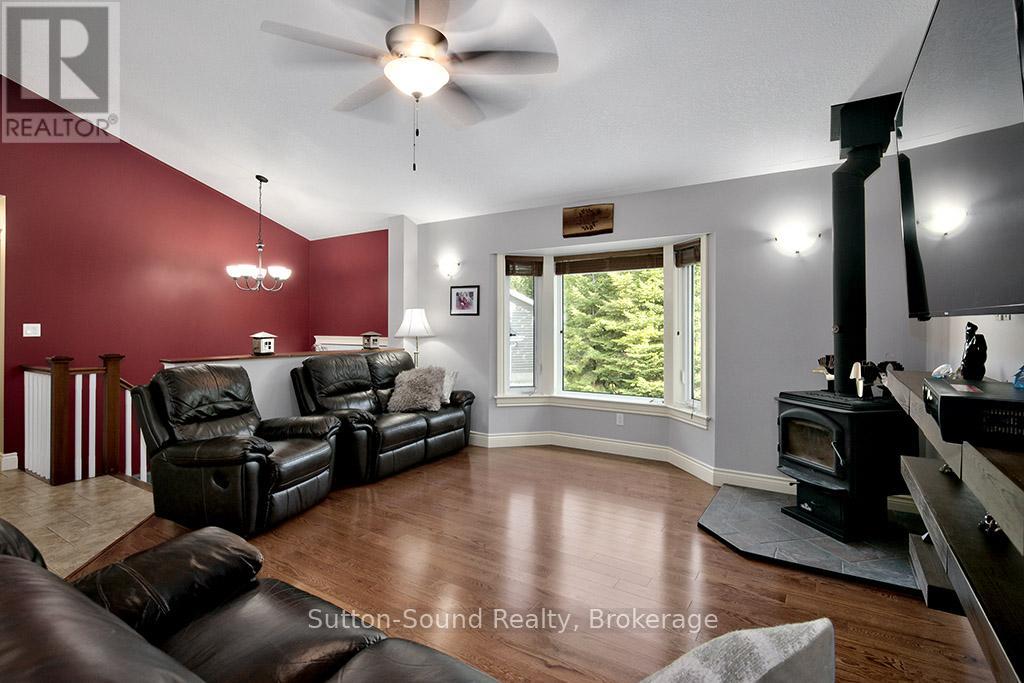 109 Pike Street, Northern Bruce Peninsula, Ontario  N0H 1W0 - Photo 11 - X12065432