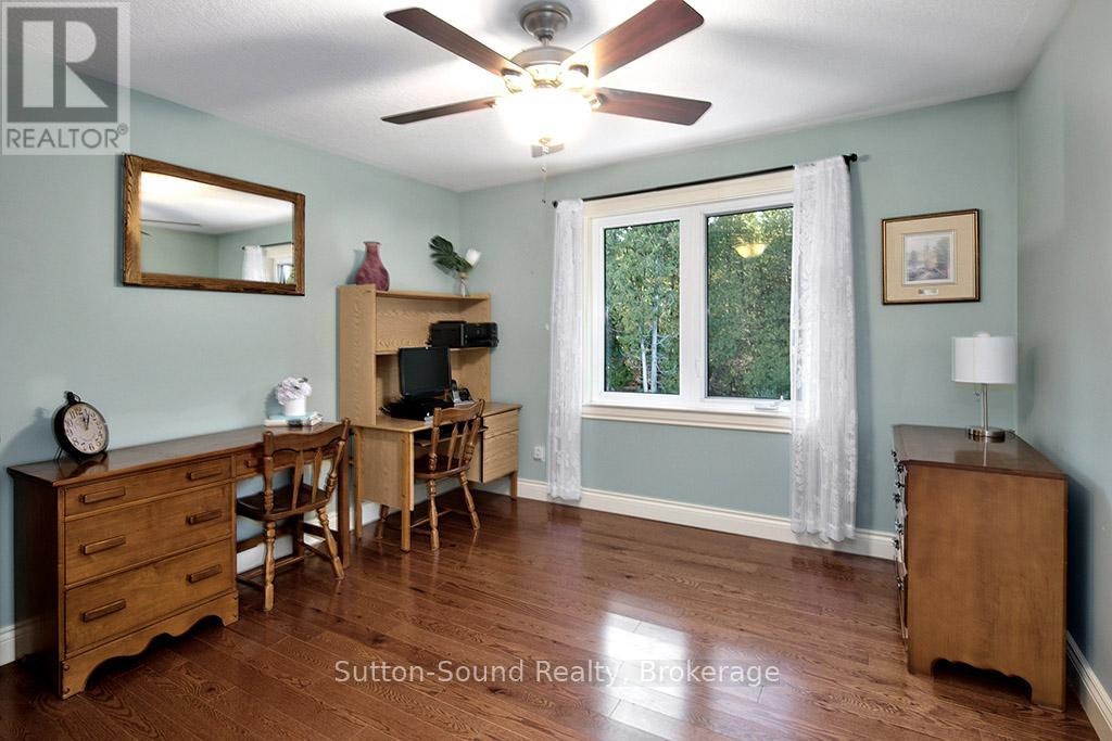 109 Pike Street, Northern Bruce Peninsula, Ontario  N0H 1W0 - Photo 31 - X12065432
