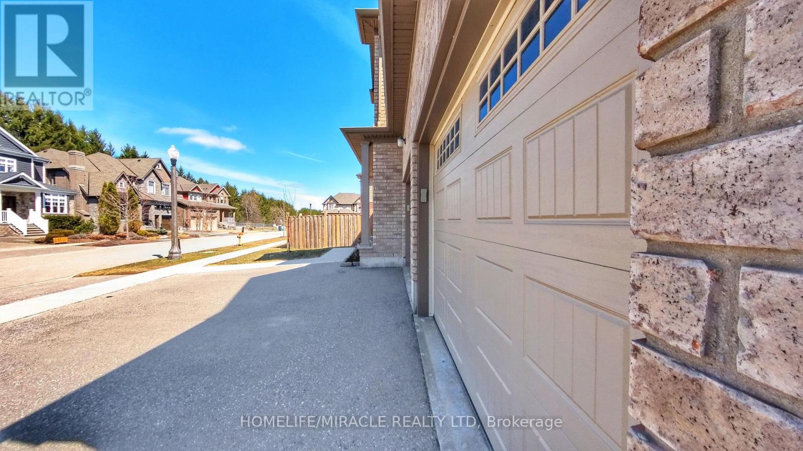 Property at 117 EAGLECREST STREET image 2