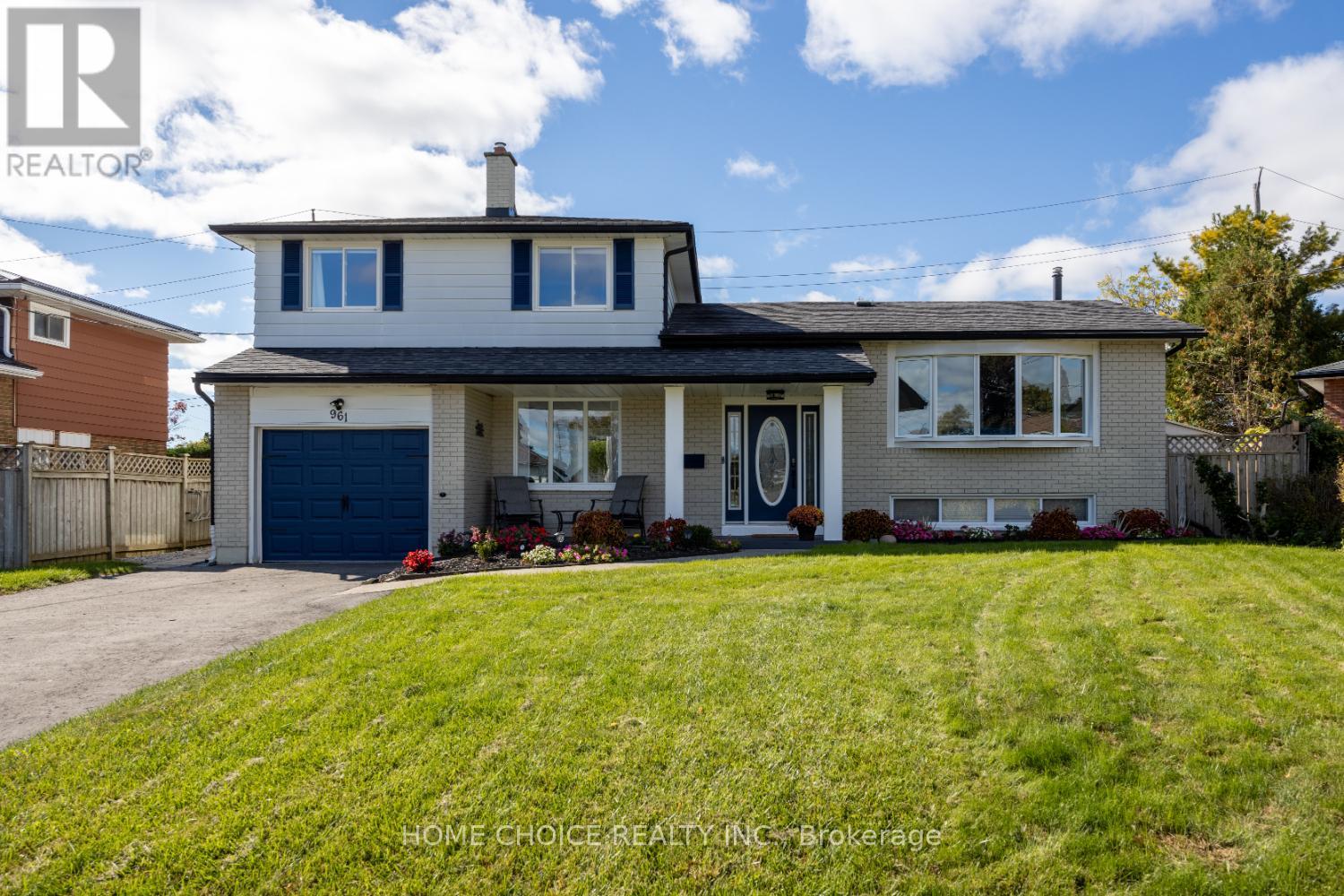 Property at 961 CURTIS CRESCENT image 1