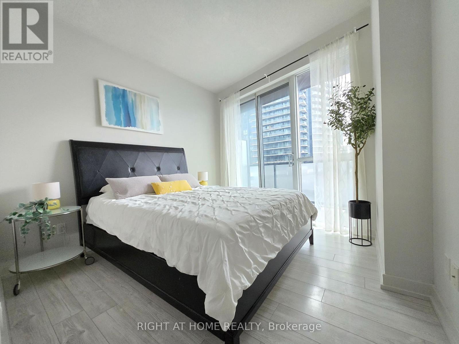 903 - 20 Bruyeres Mews, Toronto, Ontario  M5V 0G8 - Photo 5 - C12065341