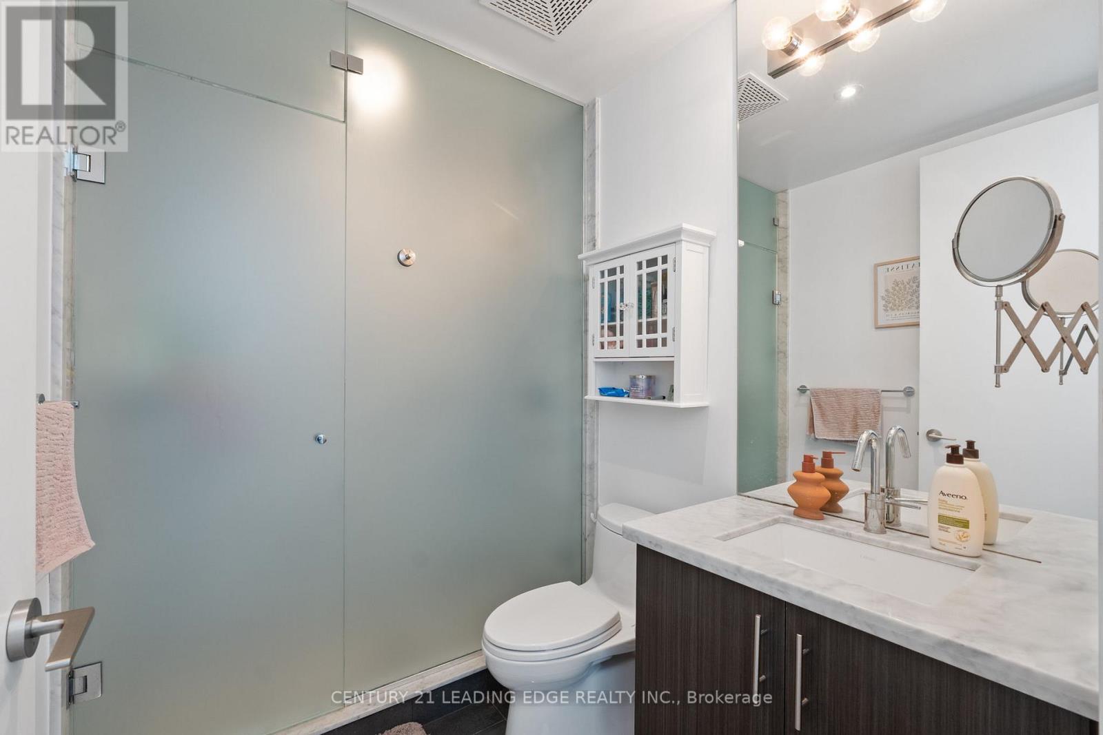 828 - 39 Queens Quay E, Toronto (Waterfront Communities), Ontario  M5E 0A5 - Photo 10 - C12065364