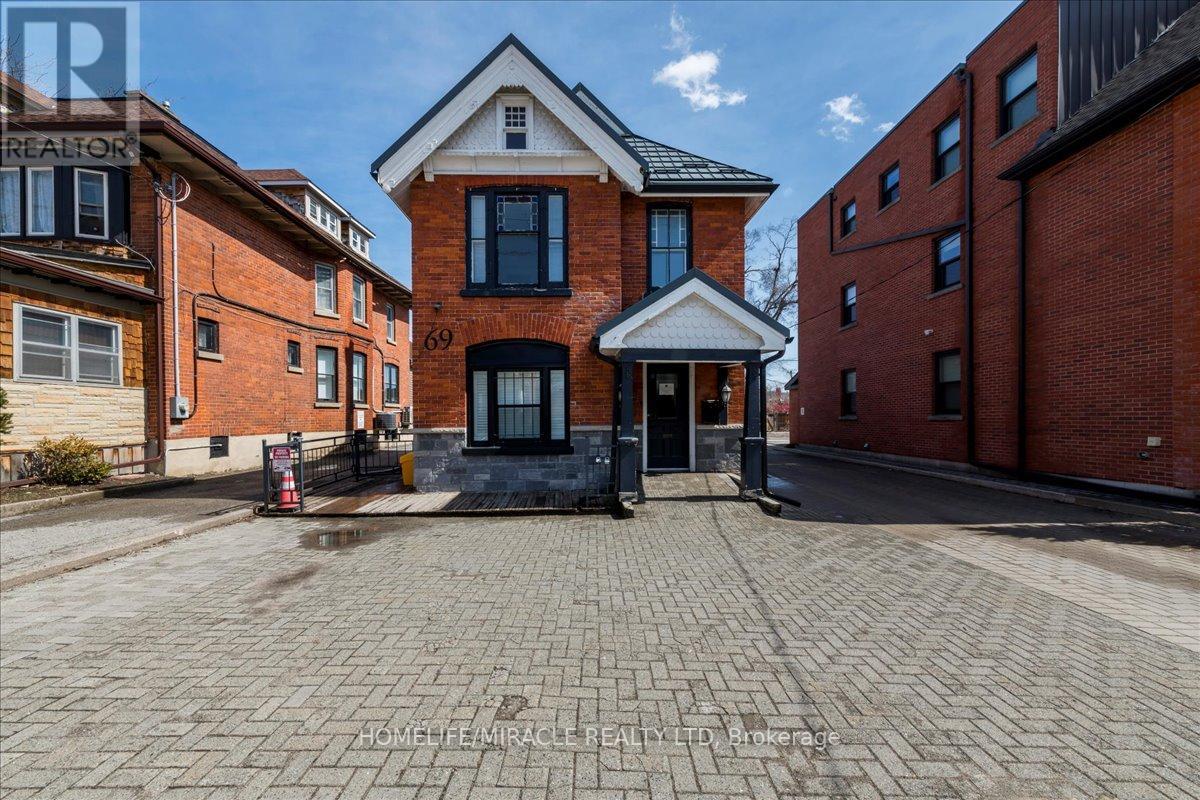69 Mary Street, Barrie, Ontario  L4N 1T2 - Photo 1 - S12065345
