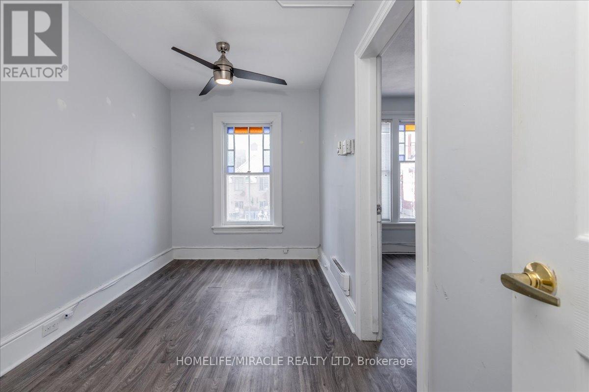 69 Mary Street, Barrie, Ontario  L4N 1T2 - Photo 15 - S12065345