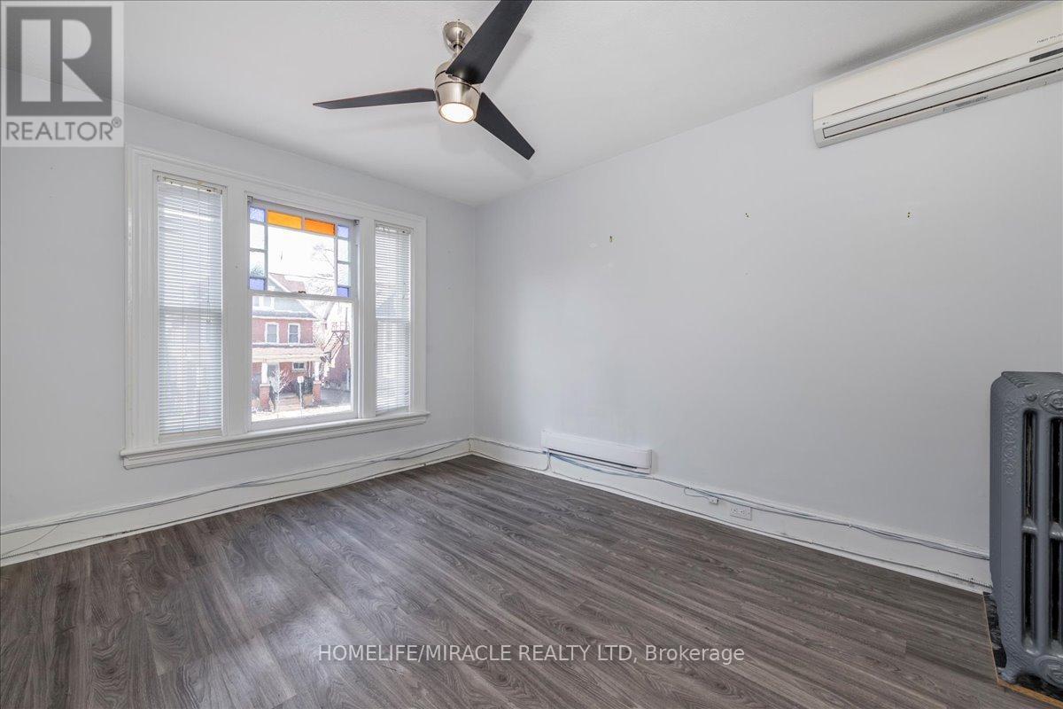 69 Mary Street, Barrie, Ontario  L4N 1T2 - Photo 16 - S12065345