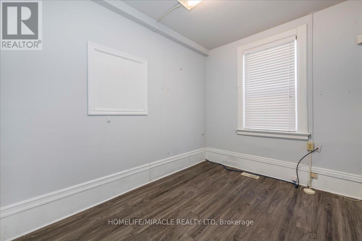 69 Mary Street, Barrie, Ontario  L4N 1T2 - Photo 6 - S12065345