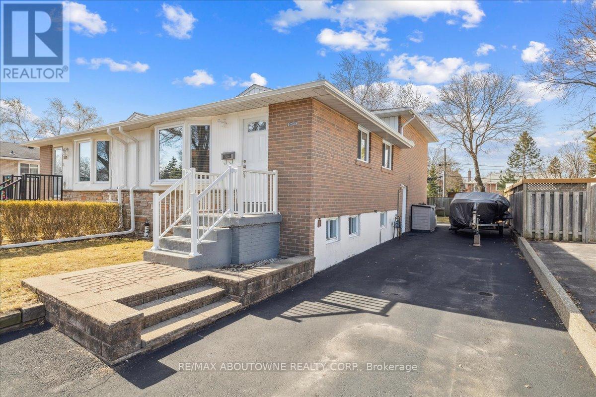 Property at 1238 NAPIER CRESCENT image 1