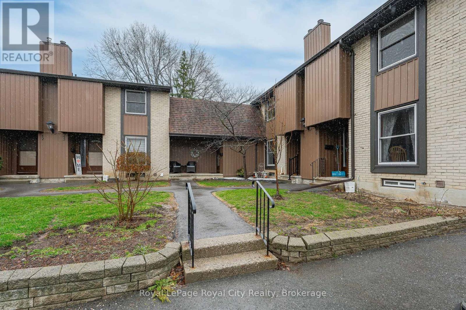 Property at 44 - 215 GLAMIS ROAD image 1