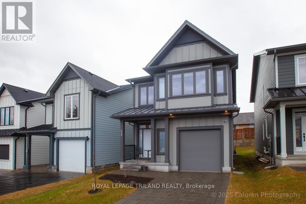 949 Deveron Crescent
