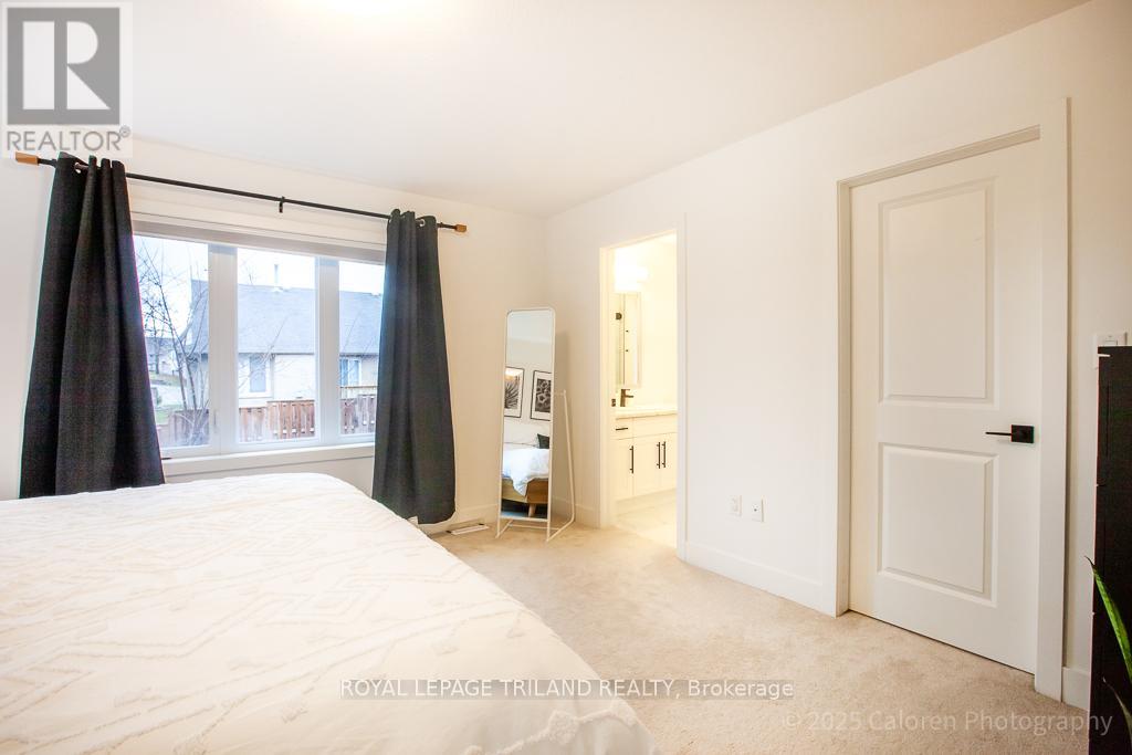 Photo 26 of 50 for 949 Deveron Crescent