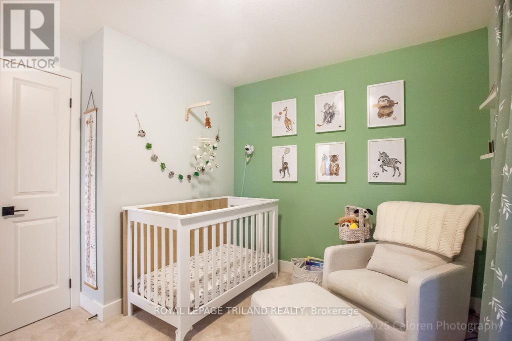 Photo 37 of 50 for 949 Deveron Crescent