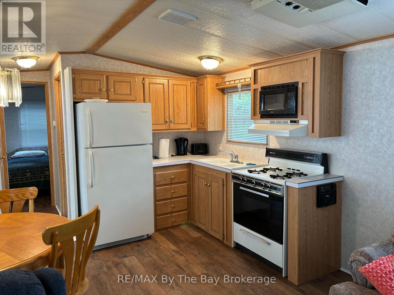 153 - 85 Theme Park Drive, Wasaga Beach, Ontario  L9Z 1X7 - Photo 11 - S12065532
