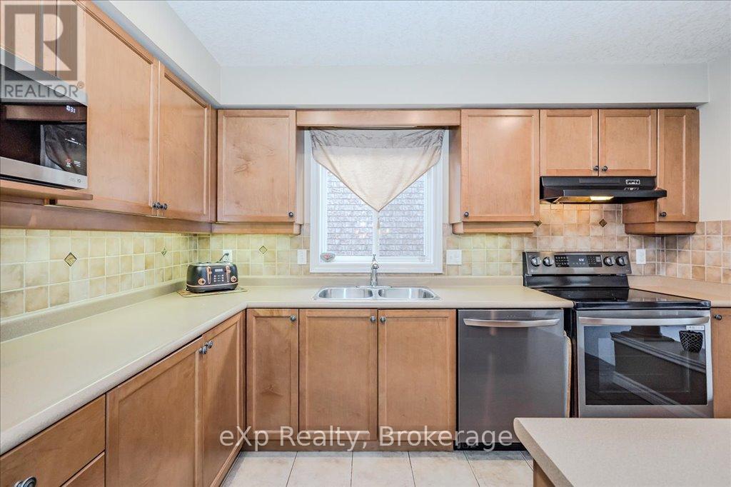 82 Lynch Circle, Guelph, Ontario  N1L 1S1 - Photo 12 - X12065502