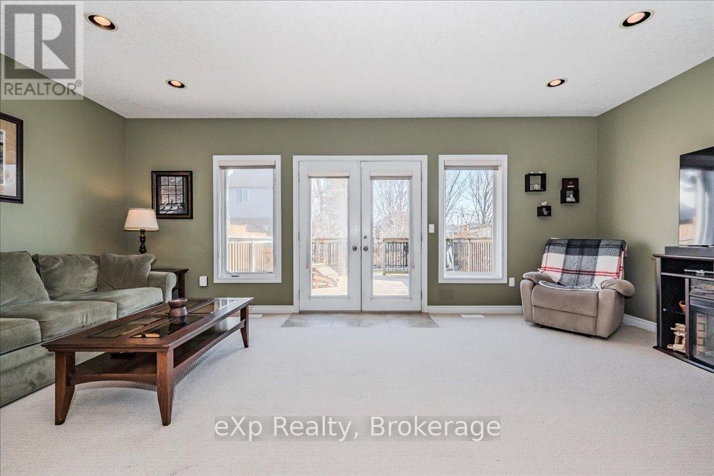 82 Lynch Circle, Guelph, Ontario  N1L 1S1 - Photo 18 - X12065502
