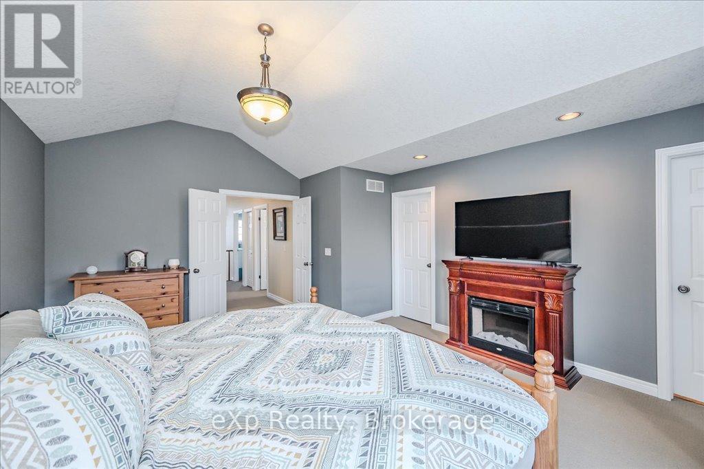 82 Lynch Circle, Guelph, Ontario  N1L 1S1 - Photo 24 - X12065502