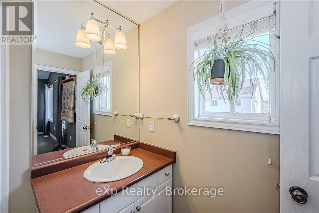 82 Lynch Circle, Guelph, Ontario  N1L 1S1 - Photo 26 - X12065502