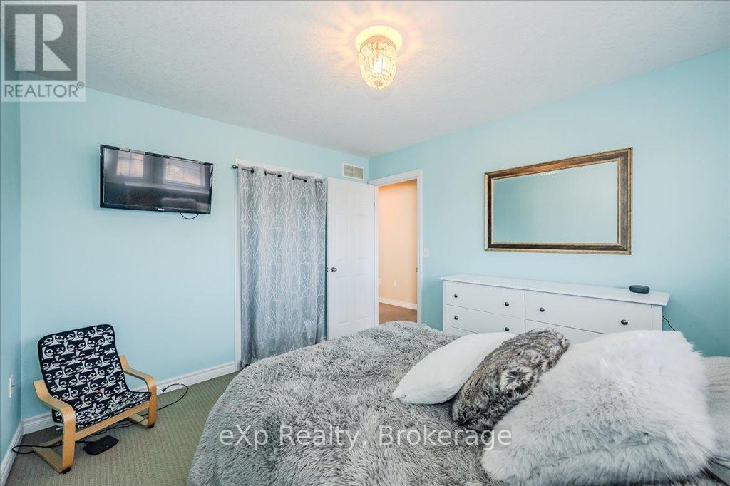82 Lynch Circle, Guelph, Ontario  N1L 1S1 - Photo 31 - X12065502