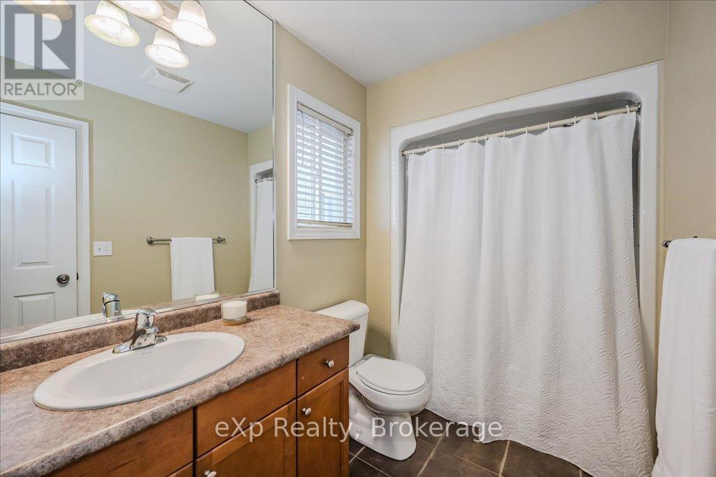 82 Lynch Circle, Guelph, Ontario  N1L 1S1 - Photo 32 - X12065502
