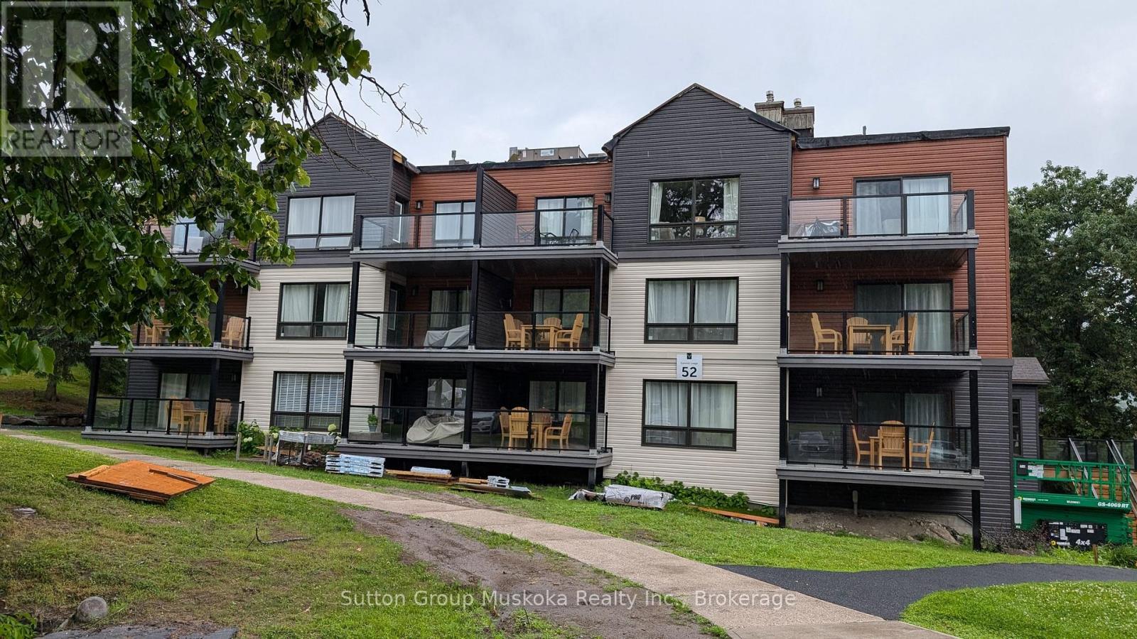 52-307 - 1235 Deerhurst Drive, Huntsville, Ontario  P1H 2E8 - Photo 4 - X12065503
