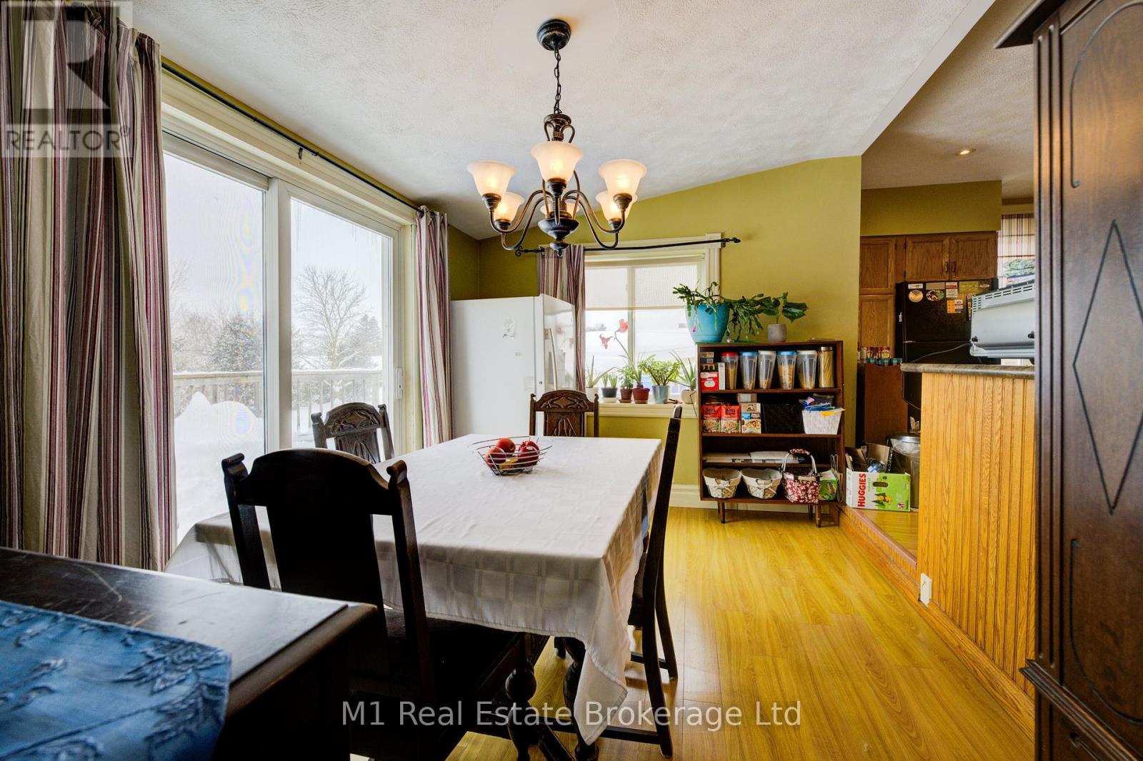 541 9th Street, Hanover, Ontario  N4N 1M3 - Photo 10 - X12065513