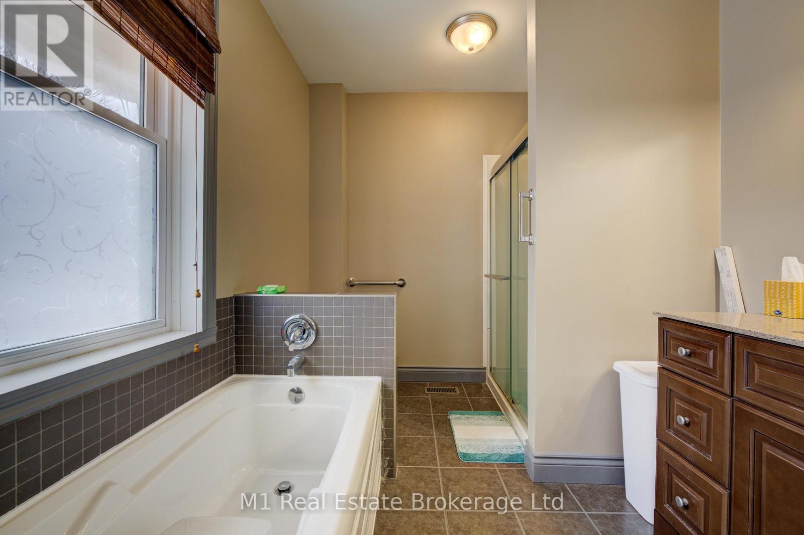 541 9th Street, Hanover, Ontario  N4N 1M3 - Photo 13 - X12065513