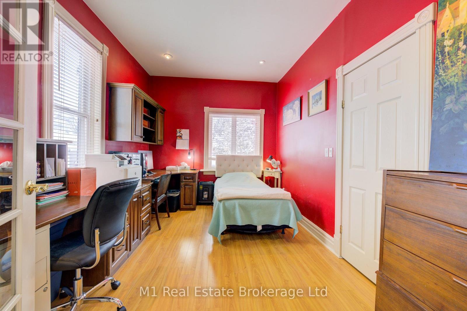 541 9th Street, Hanover, Ontario  N4N 1M3 - Photo 19 - X12065513