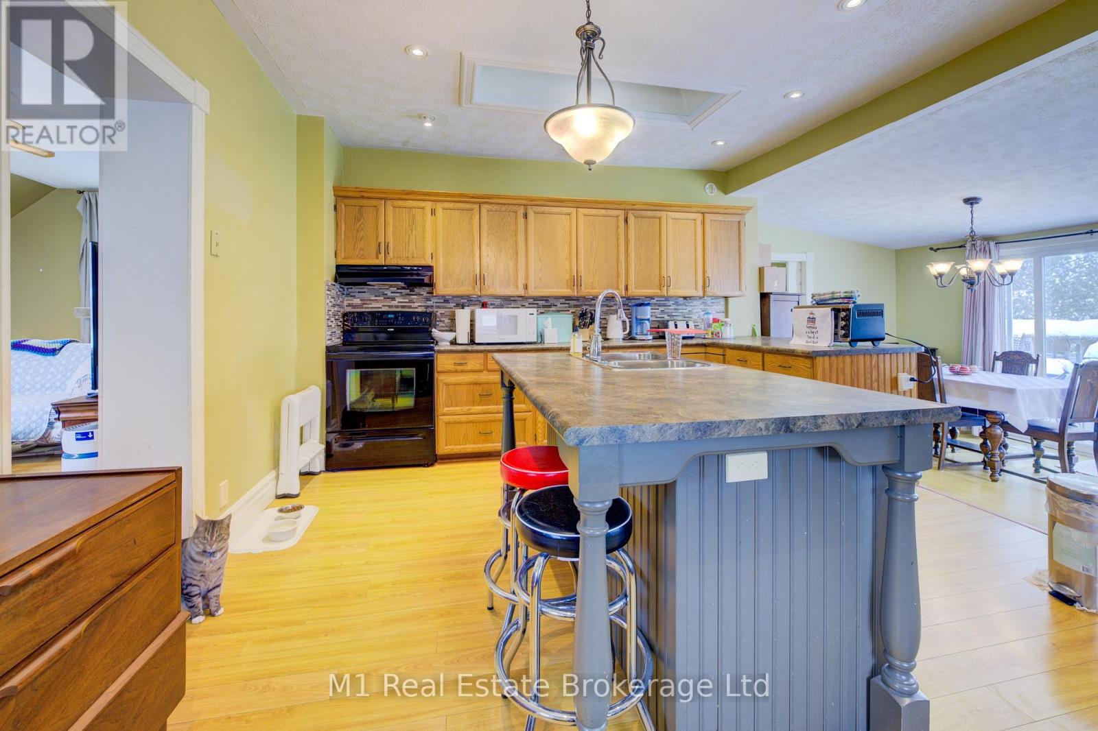 Property at 541 9TH STREET image 5