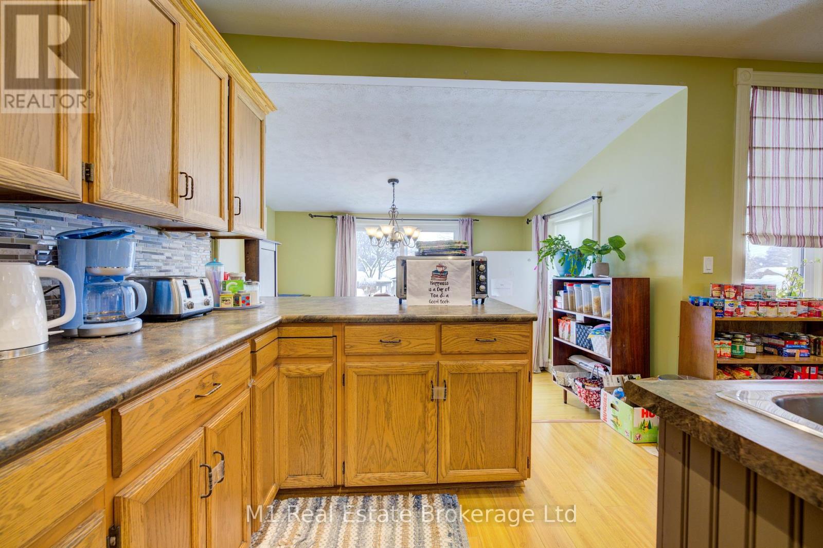 541 9th Street, Hanover, Ontario  N4N 1M3 - Photo 8 - X12065513