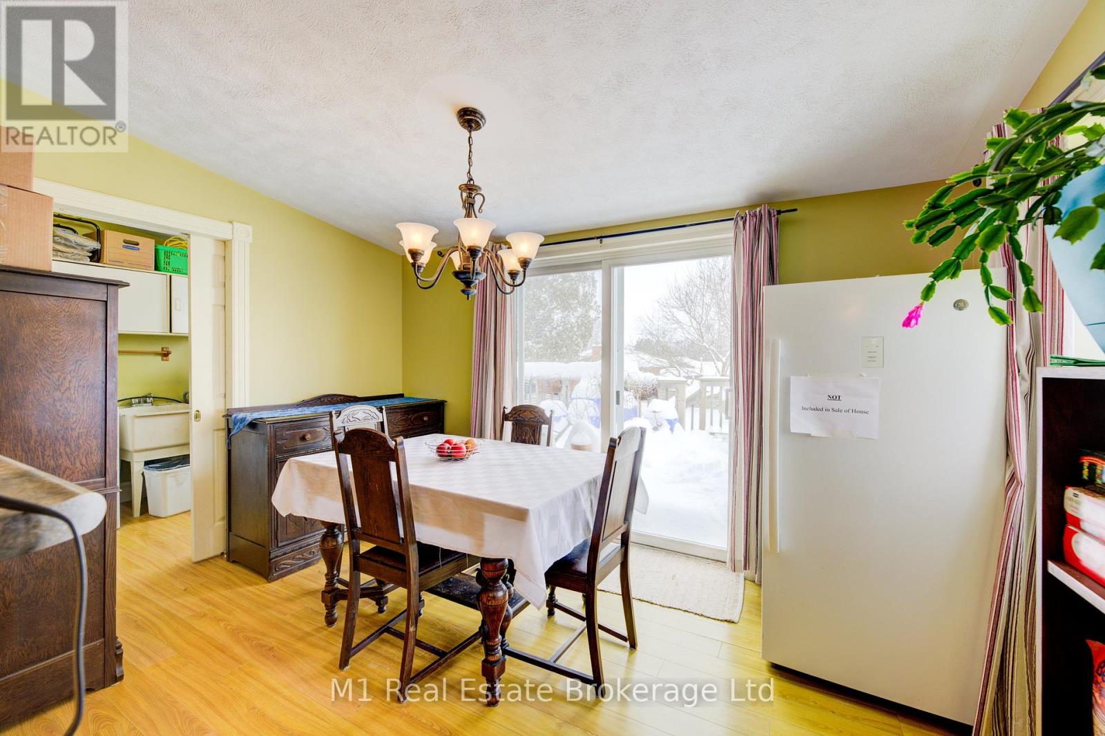 541 9th Street, Hanover, Ontario  N4N 1M3 - Photo 9 - X12065513