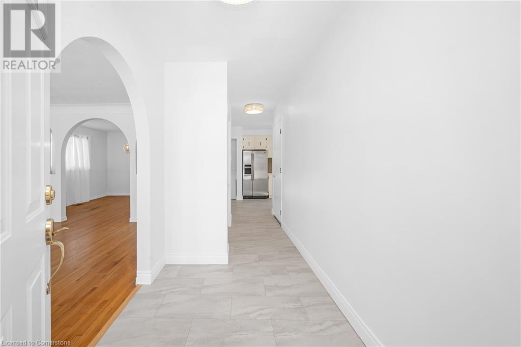 Property at 105 LAVINA Crescent image 4