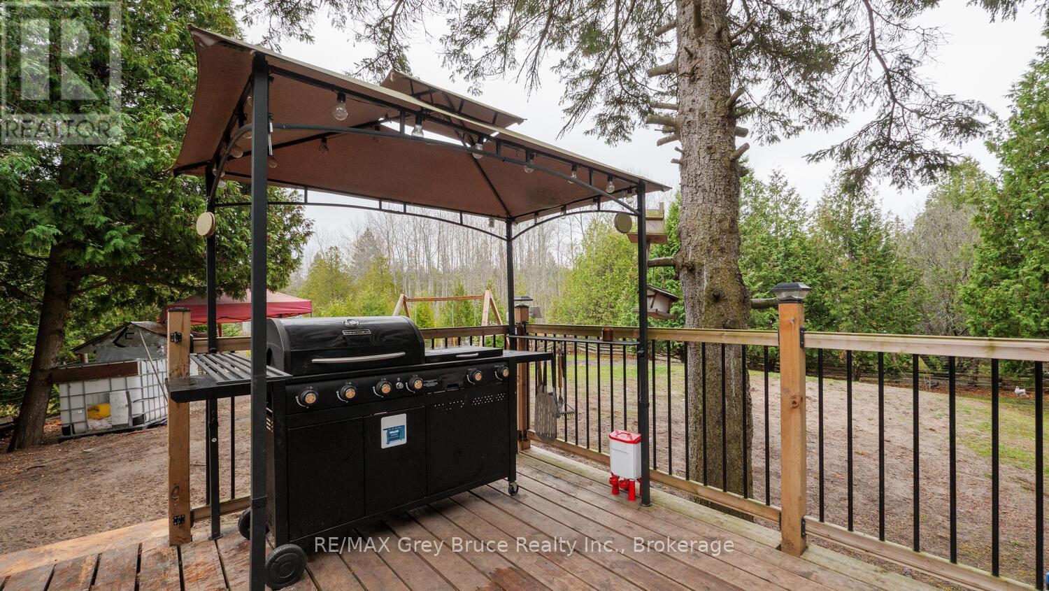 26 Mary Avenue, South Bruce Peninsula, Ontario  N0H 2T0 - Photo 15 - X12065584