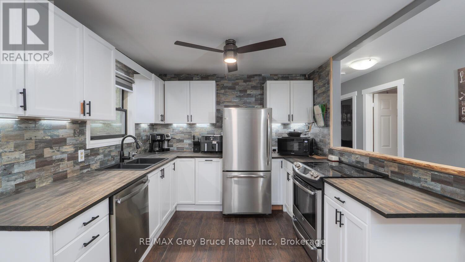 26 Mary Avenue, South Bruce Peninsula, Ontario  N0H 2T0 - Photo 16 - X12065584