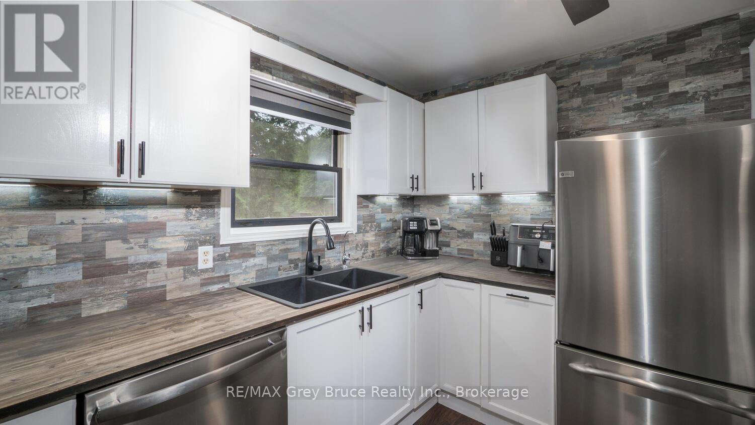 26 Mary Avenue, South Bruce Peninsula, Ontario  N0H 2T0 - Photo 17 - X12065584
