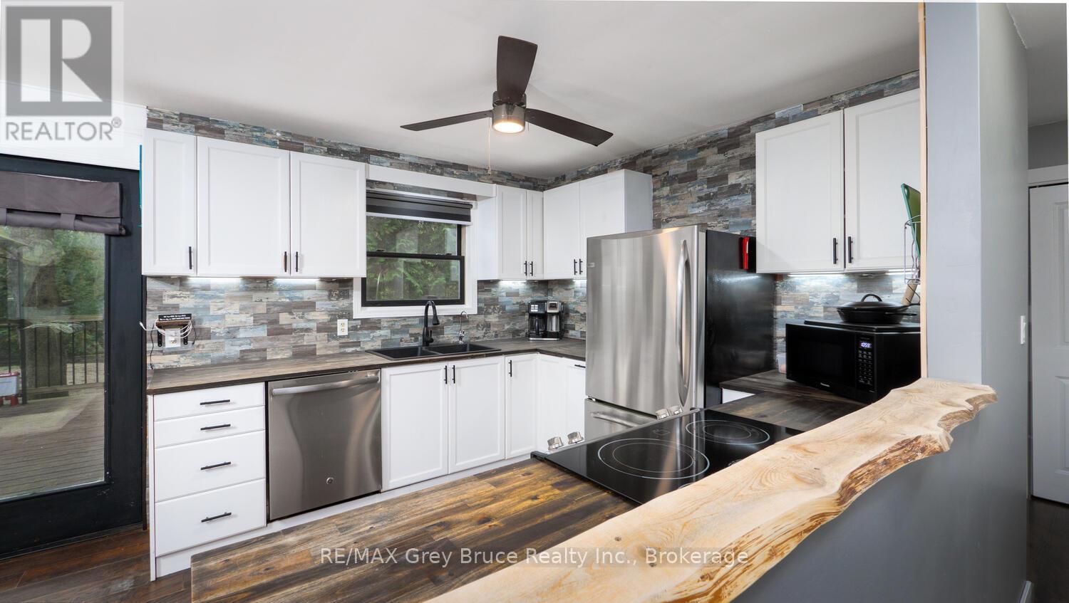 26 Mary Avenue, South Bruce Peninsula, Ontario  N0H 2T0 - Photo 19 - X12065584