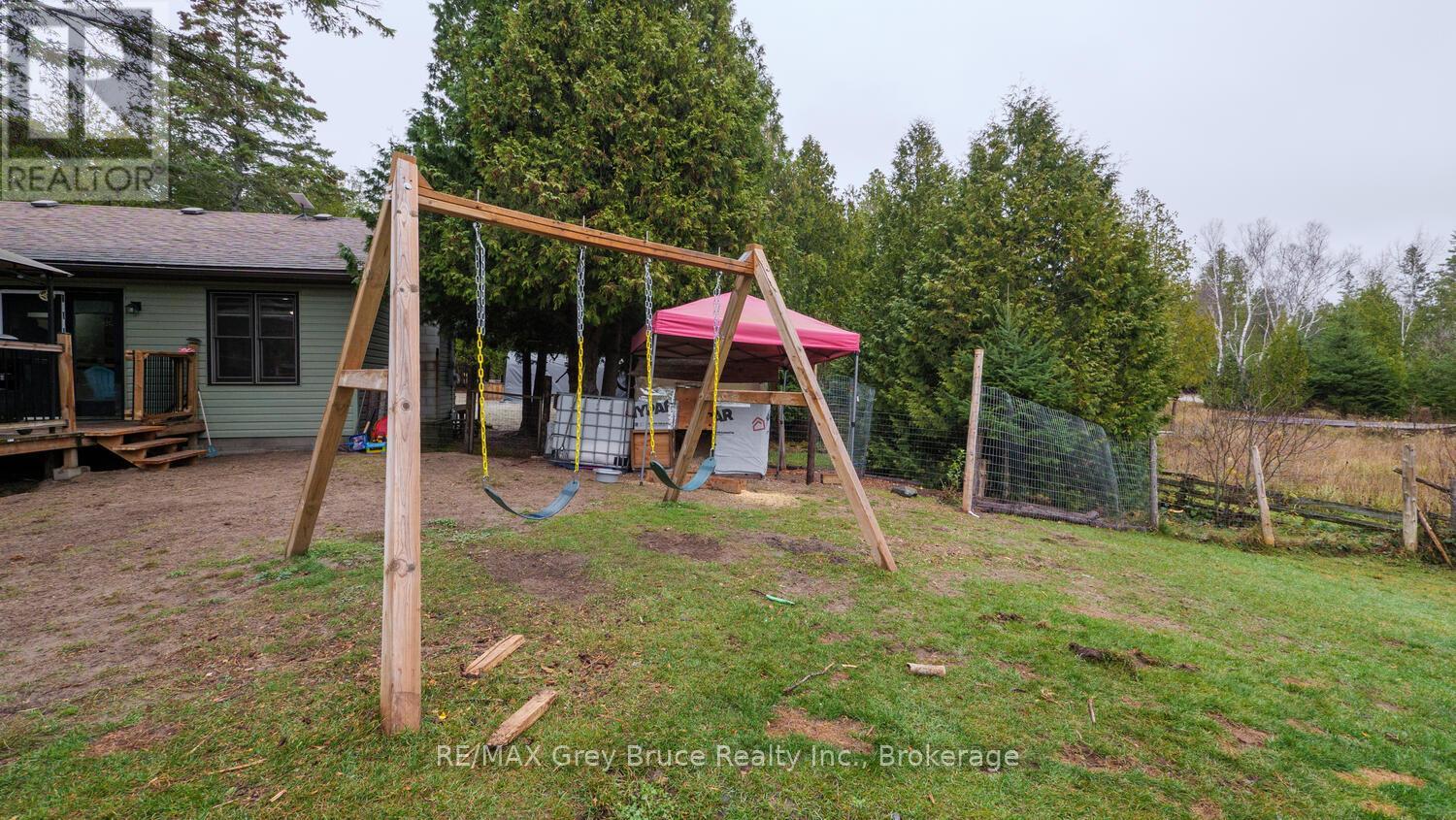 26 Mary Avenue, South Bruce Peninsula, Ontario  N0H 2T0 - Photo 27 - X12065584