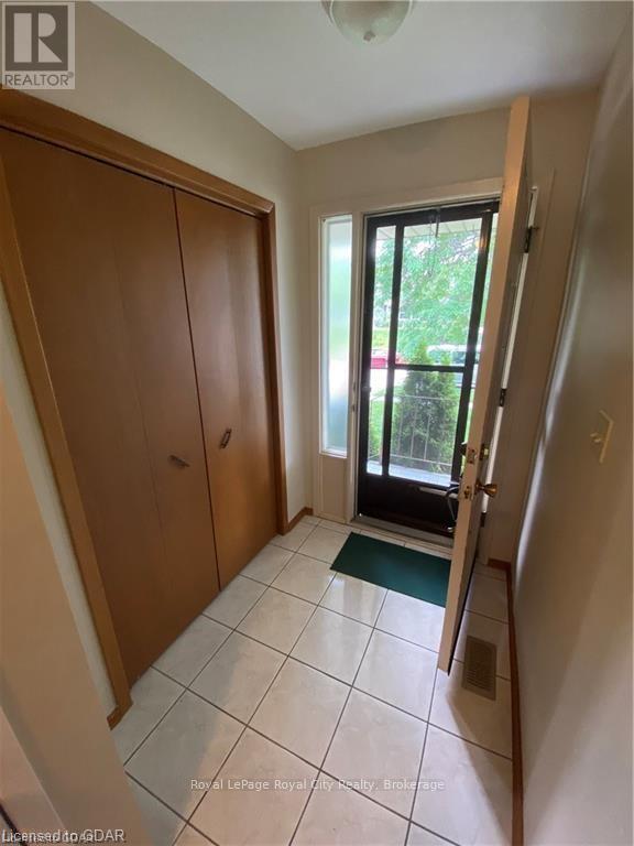 27 Kron Drive, Guelph, Ontario  N1G 3B4 - Photo 3 - X12065589
