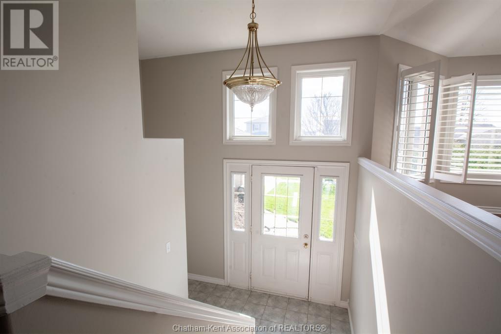 Property at 35 Windfield CRESCENT image 4
