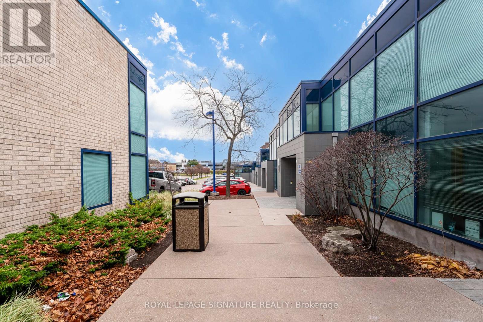 Unit 20 - 145 Trader Boulevard E, Mississauga, Ontario  L4Z 3L3 - Photo 2 - W12065572