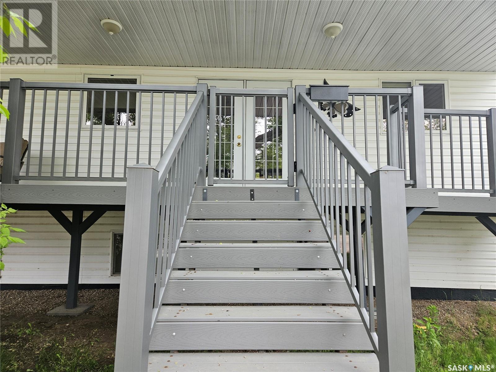 Property at 420 1st AVENUE NW image 2